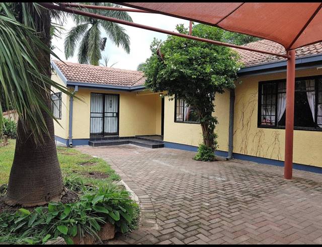 3 BEDROOM HOUSE TO LET IN WEST ACRES